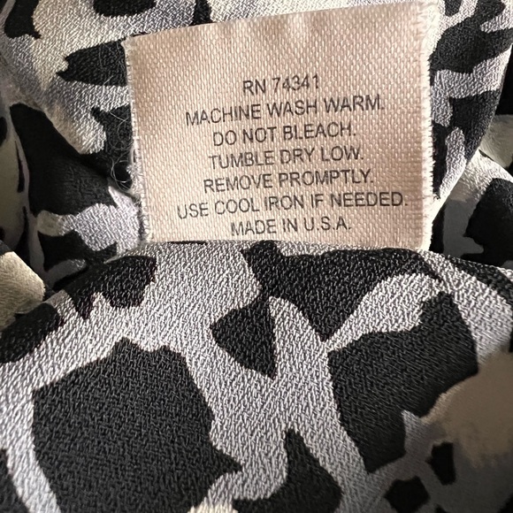 Reflections Geo-Print Work blouse - Picture 6 of 7